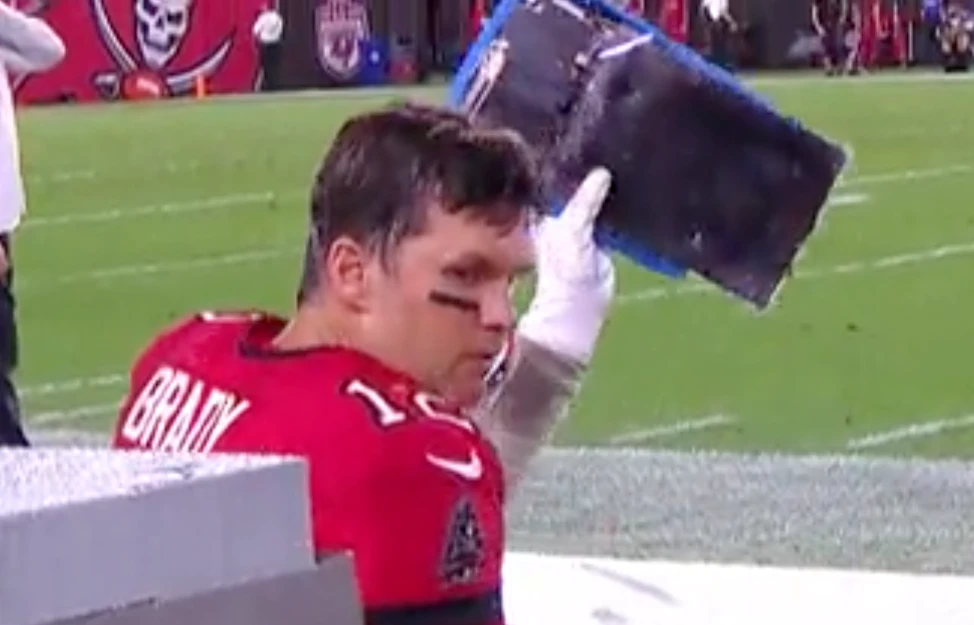 video:-wutender-mann-aus-florida-zerstort-surface-tablet