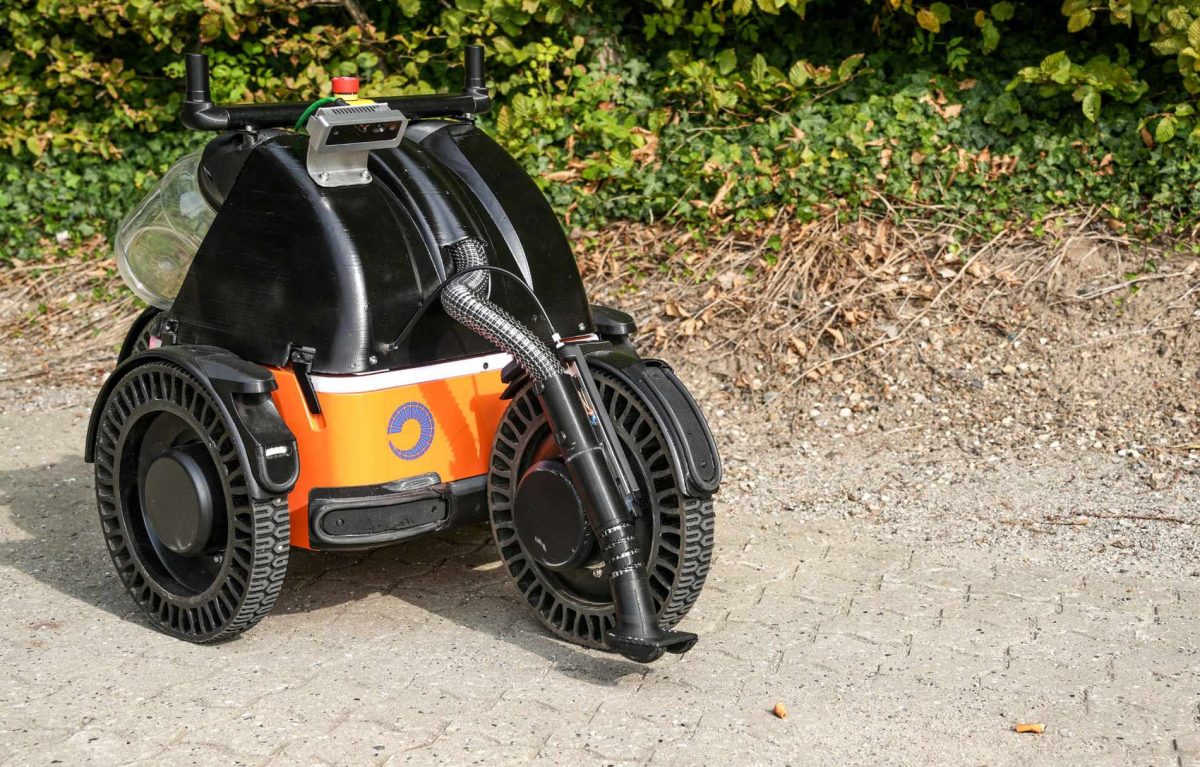 Telekom: Roboter „Butty“ räumt Zigarettenkippen weg