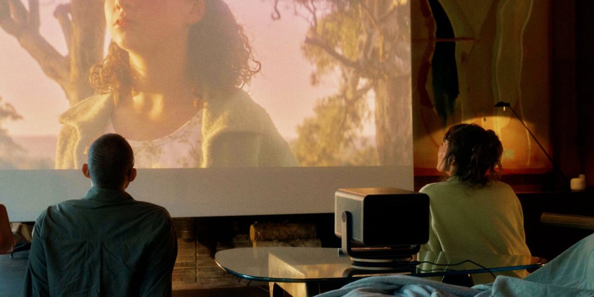 leica-cine-play-1:-kleiner-beamer-mit-grosem-preis-von-3.500-euro