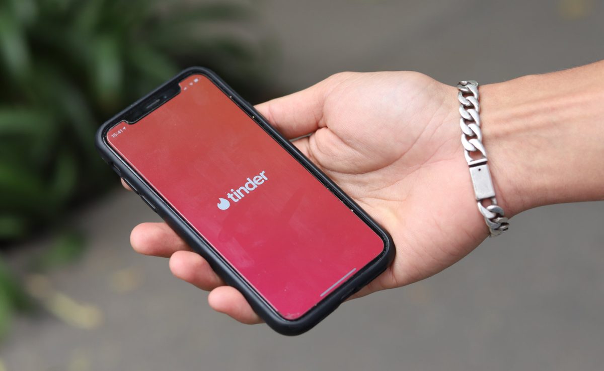 tinder-blickt-auf-das-jahr-2024-zuruck:-trend-thema-der-singles-ist-„therapie“