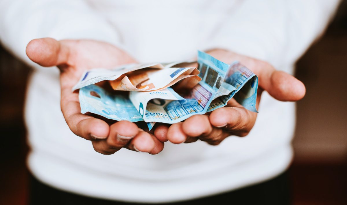 umfrage-ergebnis:-die-mehrheit-will-finanzamt-ki-nicht-auf-dem-bankkonto-sehen