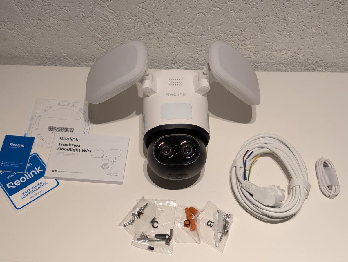 reolink-trackflex-floodlight-wifi:-neue-4k-kamera-mit-flutlicht-startet