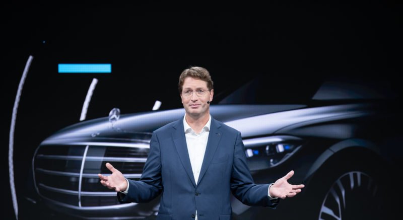 Mercedes-Chef Källenius will mit seiner „Electric-Only“-Strategie Tesla vom Thron stoßen – doch wichtige Fragen sind offen