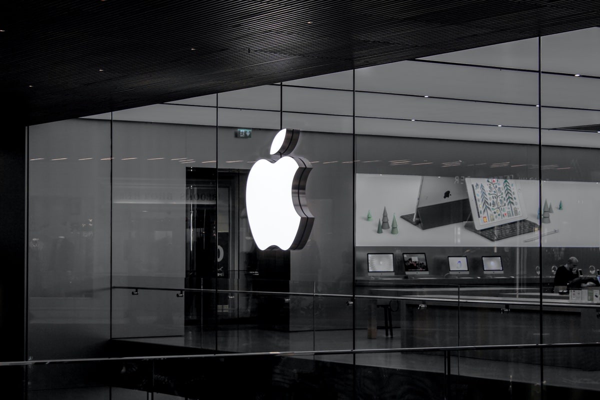apple-watch-mit-kunststoffgehause-nicht-vom-tisch,-m4-macs-und-neue-ipads-im-oktober
