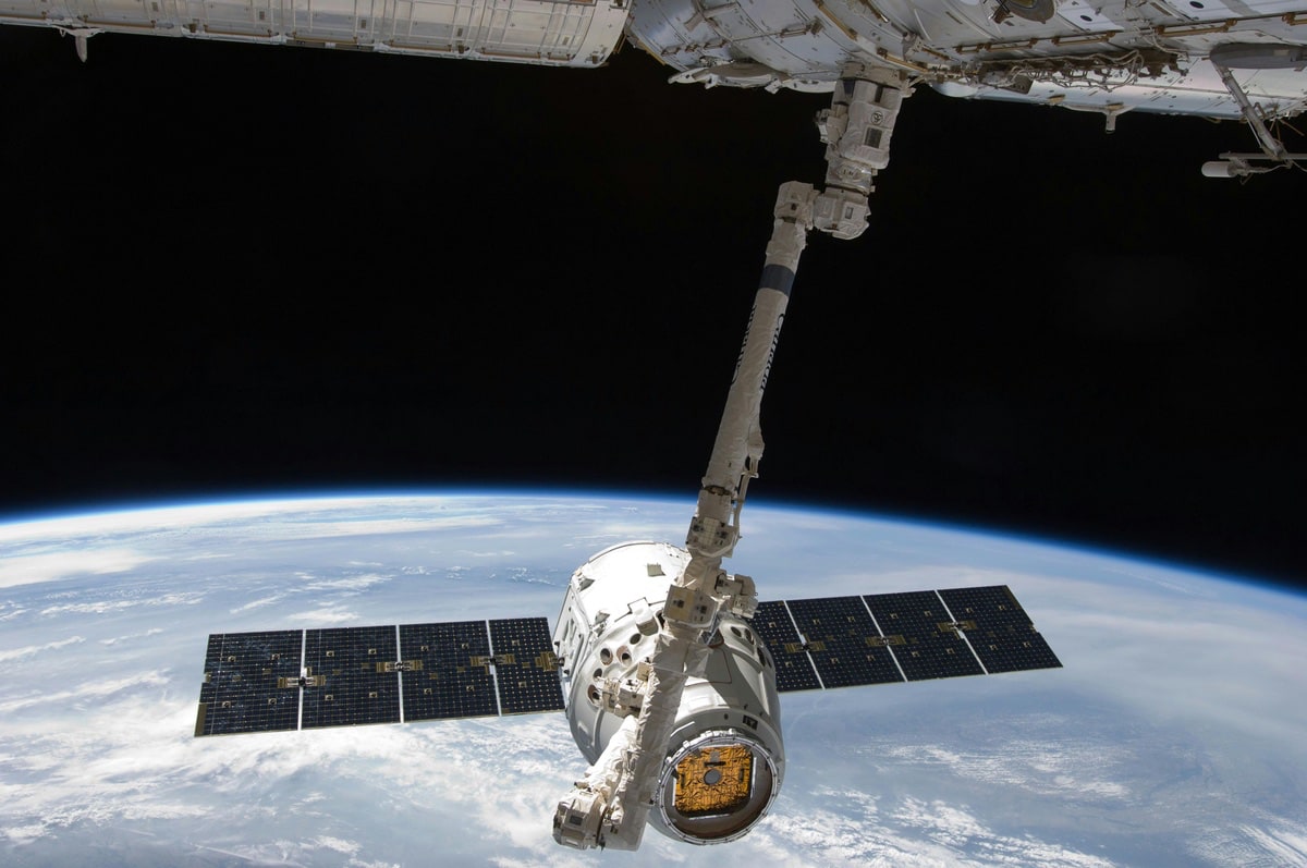 spacex-kontert-amazon-im-streit-um-rechenzentren-im-orbit