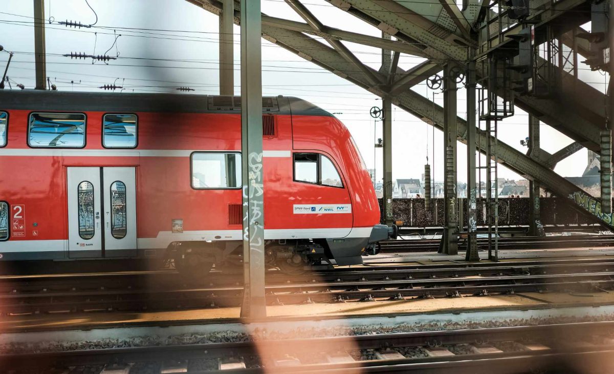 bahnfahren-im-sommer:-familien-ticket-fur-99,99-euro-kommt