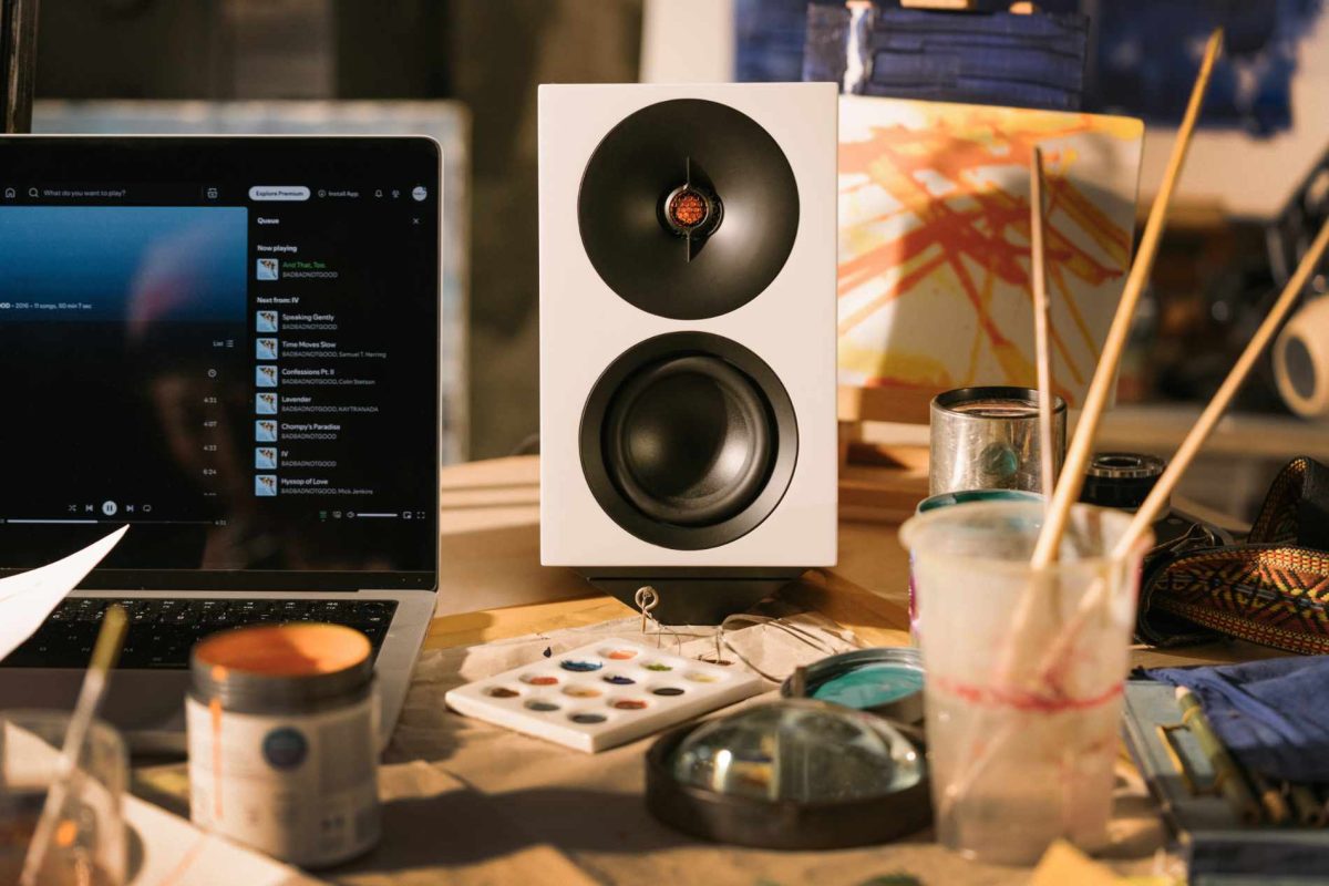 Cambridge Audio L/R S: Aktivlautsprecher für den Schreibtisch und fürs Wohnzimmer starten