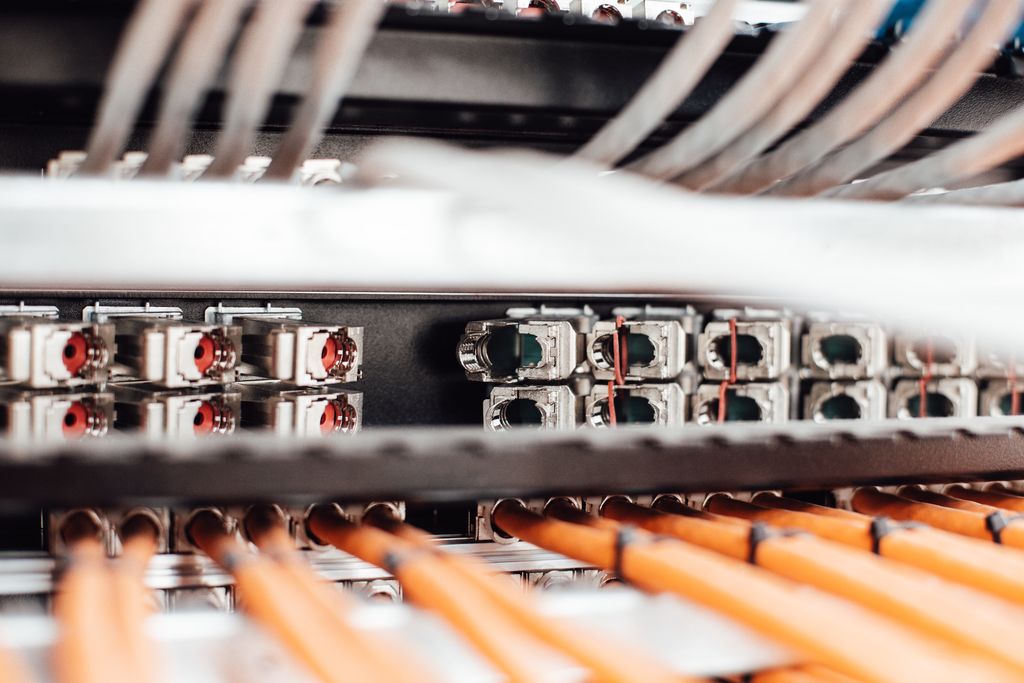 glasfaser-in-der-eu:-telekom-und-co.-greifen-die-plane-zur-abschaltung-des-kupfernetzes-an