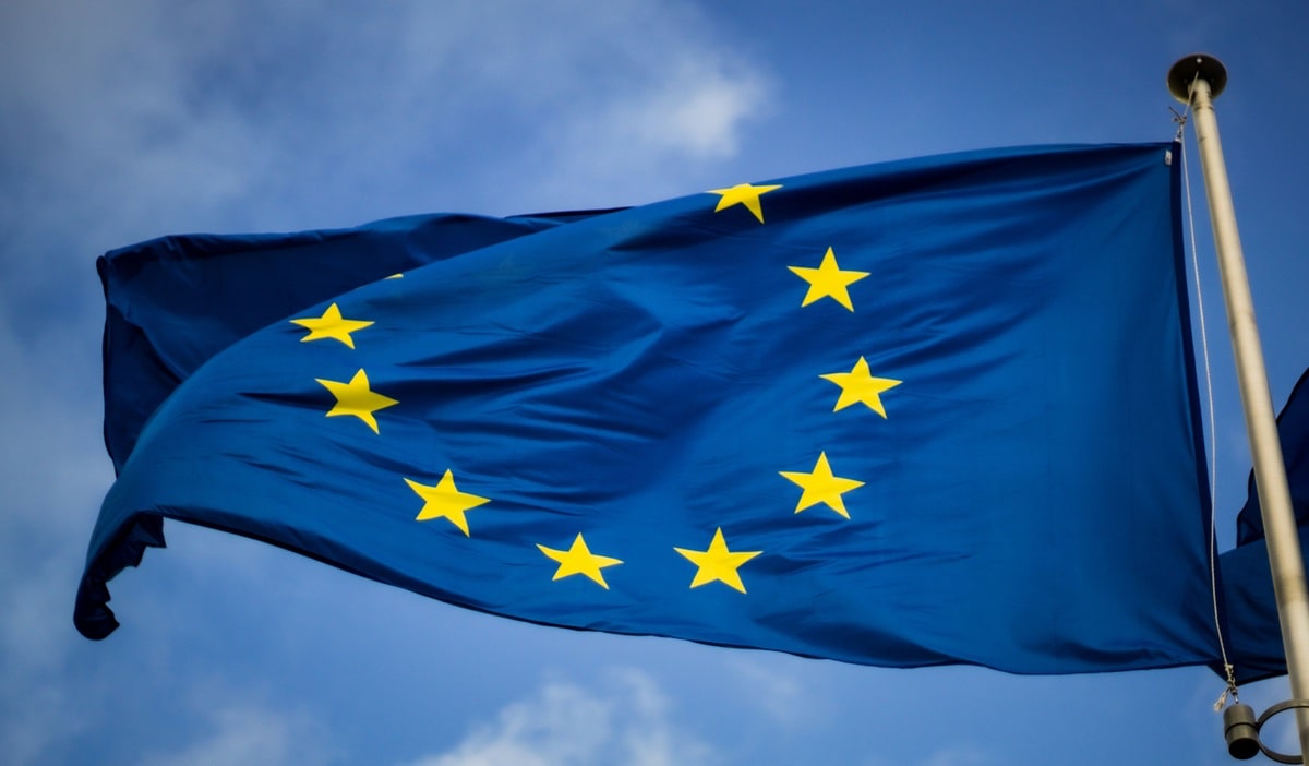eu-ki-gesetz:-mehr-zeit-fur-unternehmen-und-verbot-von-nudifier-apps