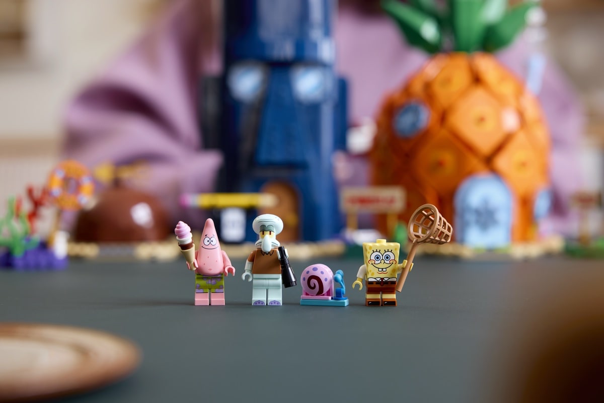 lego-icons-spongebob-schwammkopf:-bikini-bottom-set-fur-erwachsene-vorgestellt