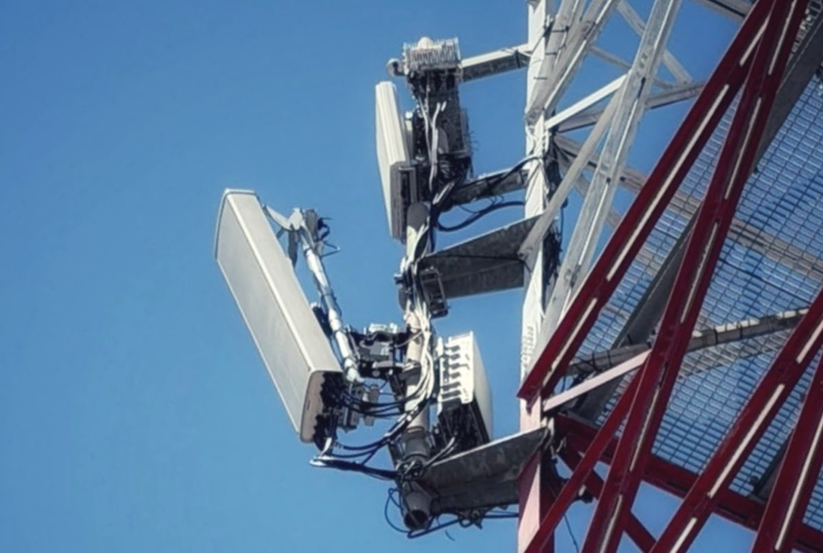 mobilfunkmasten-mit-roboter-arm:-vodafone-testet-ki-gesteuerte-antennen